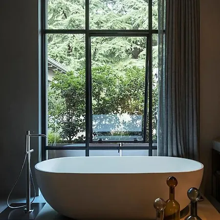 Luxurious Pool By The Lake Dom wakacyjny